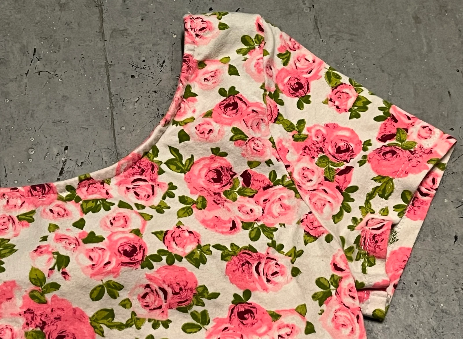 Camiseta curta com flores rosas – photo 11